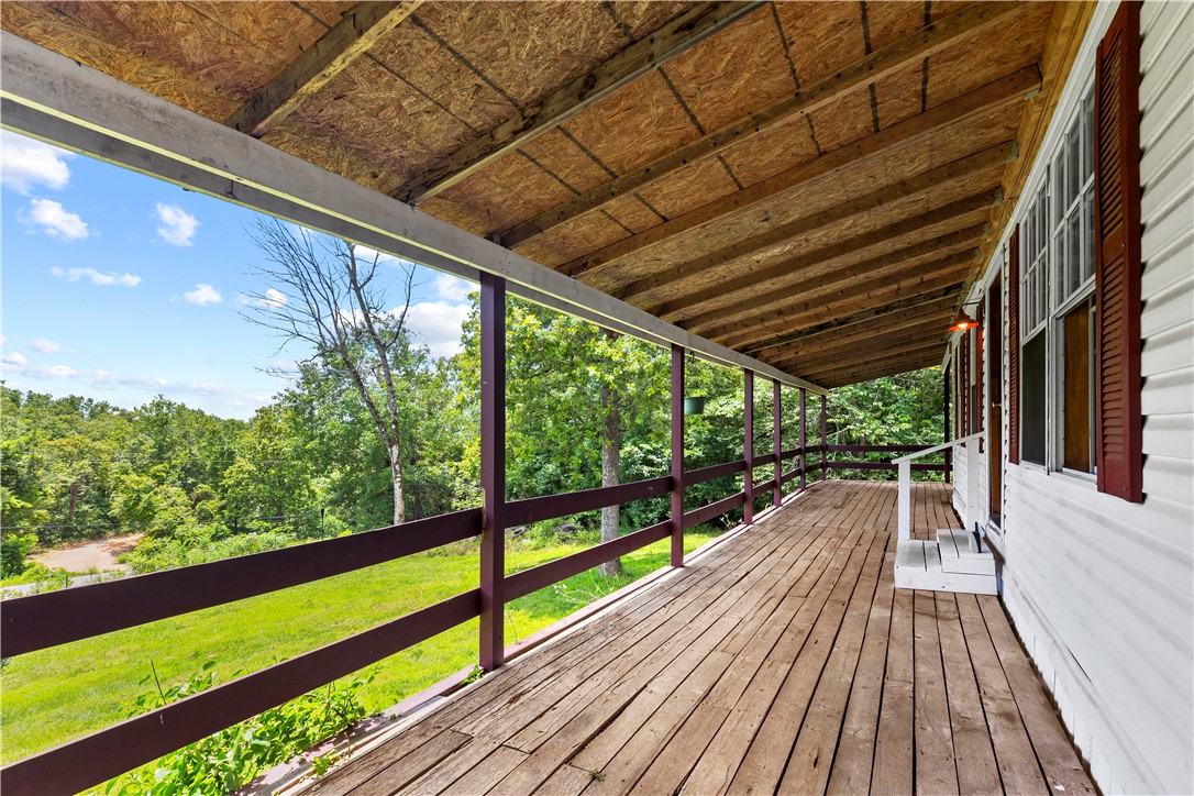 Great investment opportunity or the perfect place to call home! This property features a spacious home on 1.25 acres in a peaceful country setting along paved Erbie Road.
Seller is offering up to $6,000 toward buyer's closing costsāthat means more money stays in your pocket at closing!
Located only a few miles from the Buffalo River National Forest, itās a dream spot for nature lovers or those seeking quiet country living. The home offers approximately 1,800 sqft, with 3 bedrooms, 2 bathrooms, an open floor plan, a custom-tiled walk-in shower in the primary suite, and a large covered porch perfect for relaxing or entertaining. Whether you're looking for a full-time residence, a weekend getaway, or an income-producing rentalāthis one is full of potential.