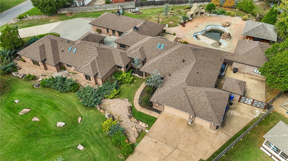 Private feel yet conveniently close to everything Fort Smith has to offer, this Fianna Estates home sits on 1.82 acres and offers 6BR/6BA in total.
The main house features 5BR/5BA, while the pool house adds an additional 1BR/1BA. Designed for entertaining, this home features 2 living rooms, 2 fireplaces, a huge kitchen with double sinks, 2 dishwashers, and an ice machine. Granite countertops are throughout the home, as well as Pella casement windows. 2 oversized 2-car garages sit on either side of the home.
Outside, enjoy the in-ground pool, flagstone deck, cabana, pool house, and large outdoor fireplace. Large backyard suited for entertaining with detached storage building for lawn equipment. Additional features include a safe room, Navien tankless water heaters, sprinkler system, and more.
*Preferred lender credit available up to $7,000.