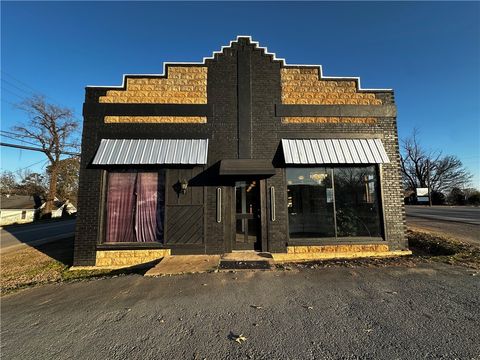Photo of 1622 W MAIN & CHERRY Street, Clarksville, AR 72830 (MLS # 1331456)