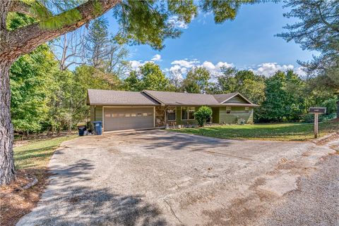 Photo of 1105 Maria Drive, Harrison, AR 72601 (MLS # 1324913)