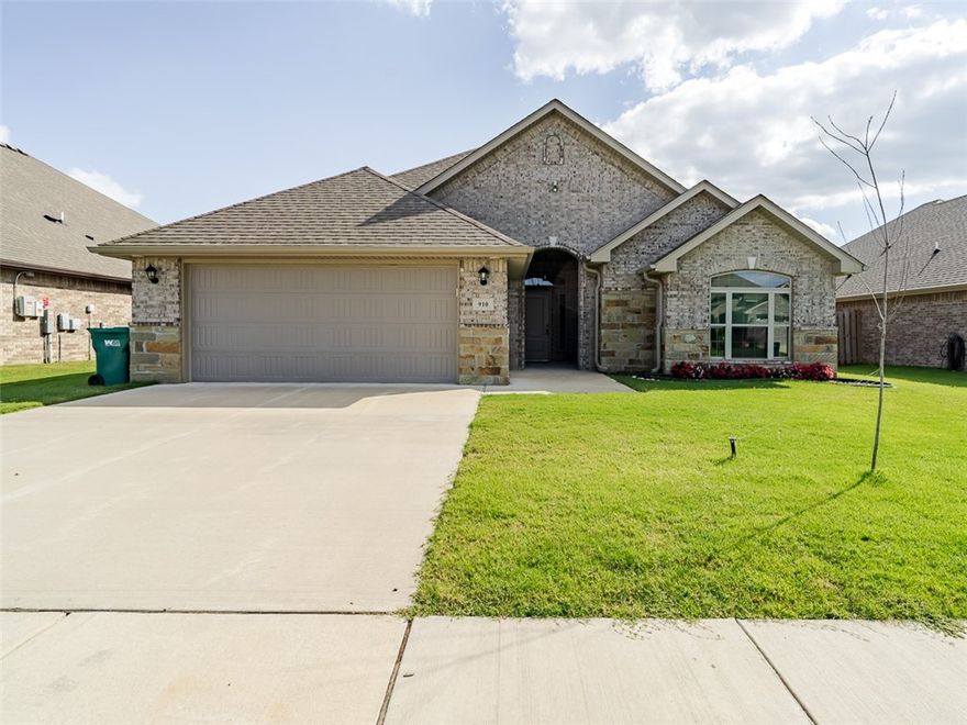 4 bedroom 3 full bath, large modern floor plan. Conveniently located between Centerton and Bentonville. Close to Gamble elementary and Bentonville West high school. Lots of natural light throughout. Custom roller shades. Privacy fenced yard with nice covered patio. Refrigerator conveys. Tenant to provide washer and dryer. One pet considered with increased deposit. All adult applicants must complete application. $50/person to apply.