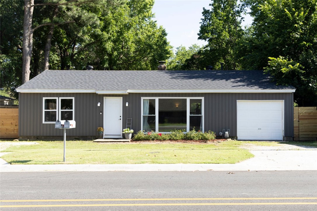 Great location! This 2 bedroom, single bath home is a perfect starter house or rental. A great house for University of Arkansas students. Located within walking distance of the University of Arkansas, this home has a large backyard that borders a farm co-op that connects to the new Fayetteville bike trail. Currents owners have added New windows, siding, fence and flooring. 12 hour notice required for showings.