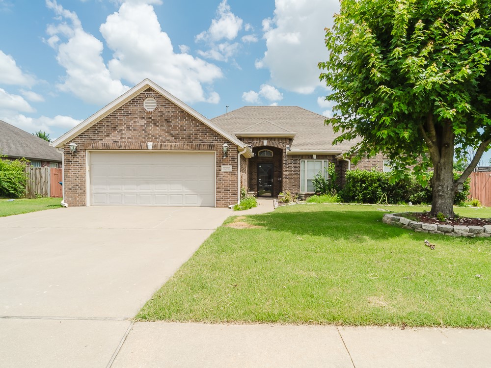 Wonderful and spacious 3-bedroom 3-bath home. Formal dining plus large eat in kitchen area. The split floor plan allows for the Primary Suite's comfortable living space to be on one side of the home and overlooking the large privacy fenced back yard. The Jack and Jill style bathroom is another enjoyed feature with the 2 large bedrooms. Refrigerator conveys. Close to schools, shopping, and moments from the fabulous Bentonville Community Center!