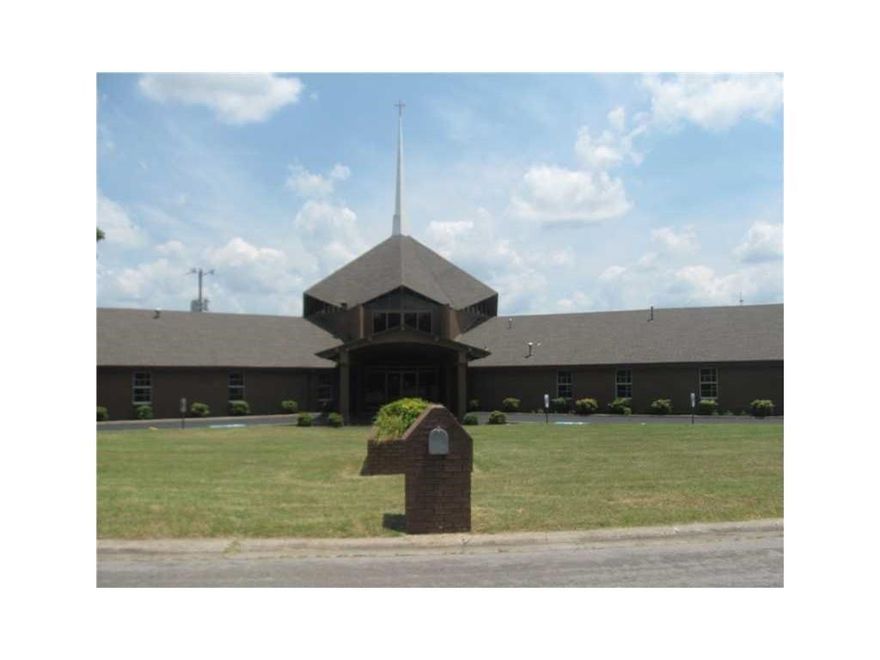 Great Church Facility and School Fellowship Life Center. Distinctive Sanctuary, Student Fellowship, Assembly Room, Classrooms, Full Service Kitchens, Modern Gymnasium. Lots of paved parking. Contact Agent for showings and details.