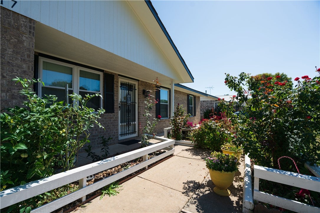 1817 Green Acres Circle