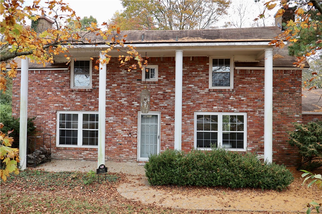 Introducing a comfortable rental home that pairs colonial architecture with tasteful modern touches. This property offers a three-bedroom, two-and-a-half-bathroom layout designed for easy living. The cozy living room, complete with a fireplace, is the ideal setting for relaxation or casual get-togethers. The layout flows smoothly, connecting each living area in a way that's practical for everyday life. Outside, the generous backyard provides plenty of space for outdoor fun, and the nearby fishing pond adds an extra layer of enjoyment to your experience. If you're in the market for a home that brings together style, comfort, and convenience, this is a rental opportunity you won't want to miss.