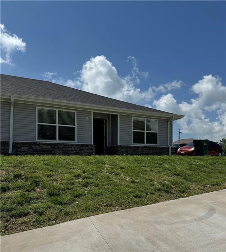 MLS DATA ENTRY ONLY - LEASE RENEWAL