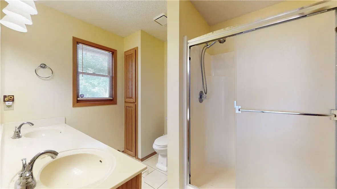 Bella Vista, Arkansas 72715, United States, 2 Bedrooms Bedrooms, ,2 BathroomsBathrooms,Residential,Active,203806