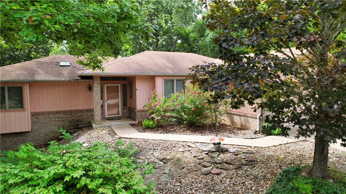 Bella Vista, Arkansas 72715, United States, 2 Bedrooms Bedrooms, ,2 BathroomsBathrooms,Residential,Active,203806