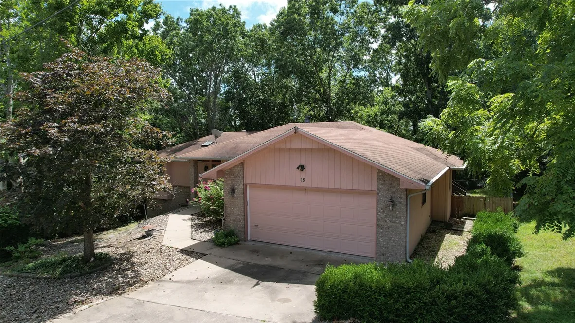 Bella Vista, Arkansas 72715, United States, 2 Bedrooms Bedrooms, ,2 BathroomsBathrooms,Residential,Active,203806