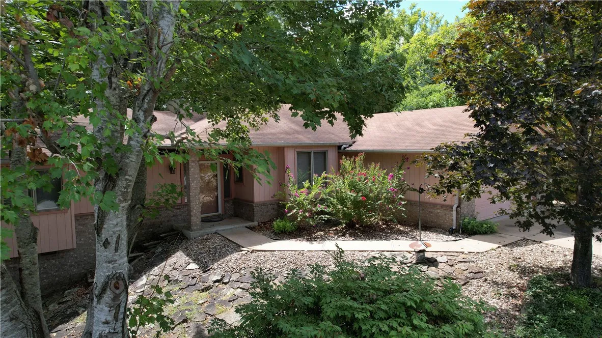 Bella Vista, Arkansas 72715, United States, 2 Bedrooms Bedrooms, ,2 BathroomsBathrooms,Residential,Active,203806