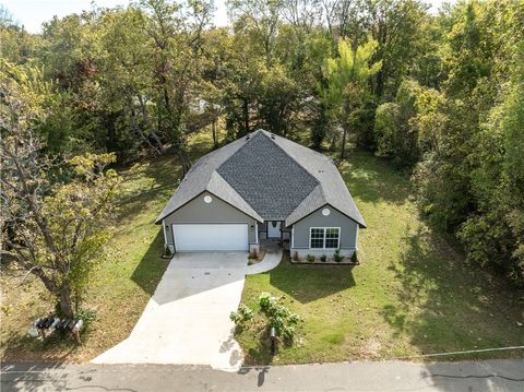 Photo of 101 Reynolds Street, Mulberry, AR 72947 (MLS # 1325892)
