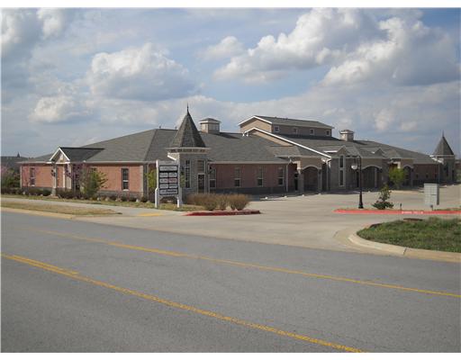 What a location! Located midway between Walmart HQ & Sam's Club HQ, this multi office building is fully leased. Call list agent for details. Very low tenant turnover & 100% occupancy. Low maint. costs & low maint. tenants.,Our tenants may use our tennis court/basketball court; putting green; BBQ grills; gazebo & picnic area; walking trail & restroom/shower facilities FREE of charge, located at South Walton Park, adjacent to Savannah Suites.