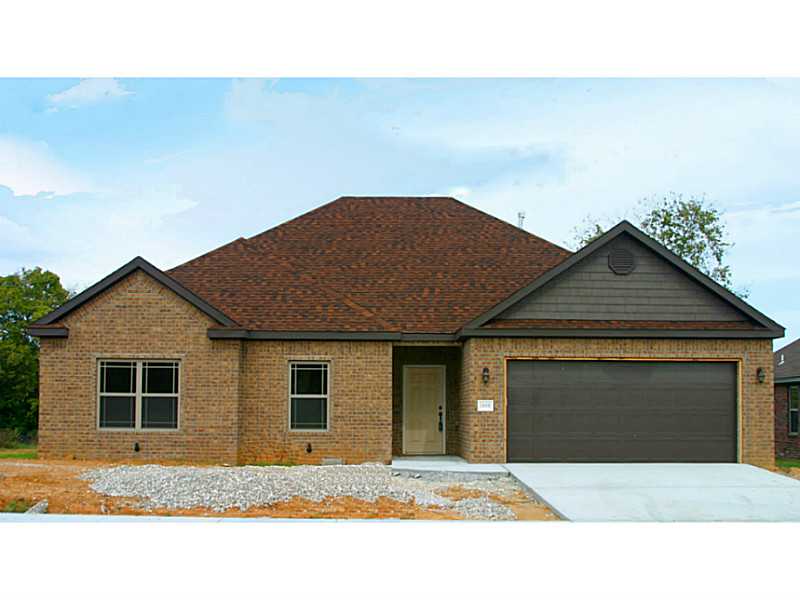 NEW CONSTRUCTION HOME IN A CONVENIENT LOCATION. ALL BRICK, 3 CAR GAR, ALARM PREWIRE, BLINDS, GRANITE CUNTERTOPS, UNDERMOUNT SINKS, CUSTOM CABINETS, AND UNDER CABINET LIGHTING. MASTER BATH FEATURES A TILE WALK-IN SHOWER AND A JETTED TUB. 100% MAINTENANCE