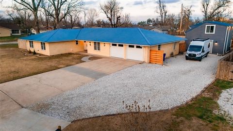 Photo of 1839 S 11th Place, Rogers, AR 72756 (MLS # 1338672)