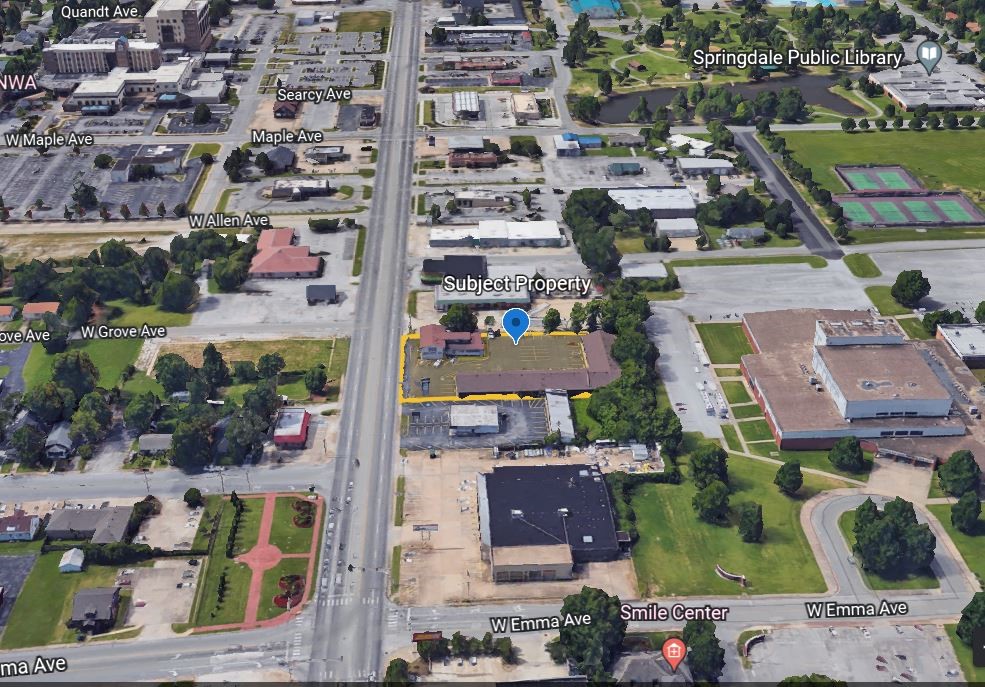 Main image without alt text