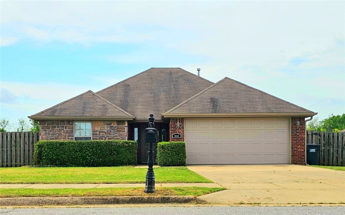 Charming 3-Bed, 2-Bath Brick Home in a Great Location!
This well-kept brick home is located in an established neighborhood with double sidewalks and street lighting, just minutes from schools, shopping, clinics, parks, and downtown Springdale.
Inside, enjoy 12-ft ceilings in the main living area with crown molding and a cozy gas-log fireplace. The foyer features a 10-ft ceiling with elegant trim. The spacious master suite offers a tray ceiling, dual granite vanities, jetted tub, and separate shower.
Additional highlights include granite countertops throughout, fresh paint, new luxury vinyl plank flooring, and a kitchen with ample cabinets, granite counters, and backsplash. The large backyard is fully fenced with wood privacy fencingāperfect for outdoor living.
Donāt waitāschedule your private showing today and make this home yours!