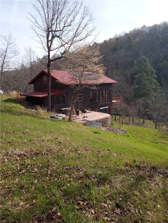 Main image without alt text