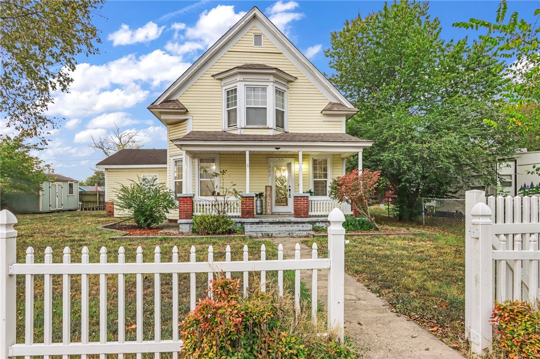 Come and see this Charming home located just steps away from local public school. This property features 4 bedrooms, 2 baths, and a spacious living area with large windows that fill the space with natural light (main house 2,000 sq ft). A standout feature is the additional studio apartment unit (1 bedroom, 1 bath, 625 sq ft) with potential steady rental income. Whether you're looking for a family home or a property with investment potential, this home offers both. With its central location near schools, parks, and city amenities, this is an opportunity you don't want to miss.
Property located in C2 zone, currently grandfathered in as residential. Per Siloam Springs city planning it can easily be converted to commercial.