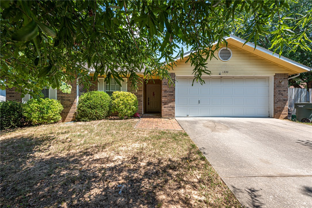 Walnut Heights Add - Residential Lease