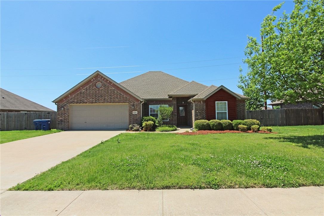 This fabulous 1 level home is a 4 bedroom 2 bath with absolutely no carpet. Wood like tile throughout. Split floor plan, ss appliances, galley style kitchen, eat in kitchen plus formal dining, granite throughout, and large privacy fenced back yard. All sub. amenities included Occupied. At least 24 hr. notice for all showings