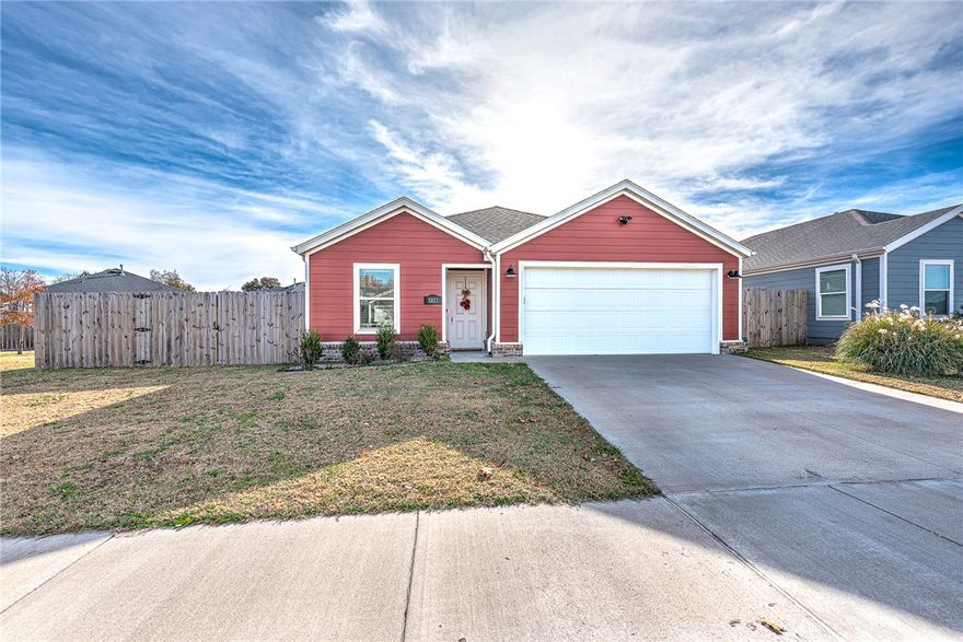 Welcome to this well-kept 3-bedroom, 2-bath home in the sought-after Nash Crossing subdivision! Inside, you’ll find an inviting open floor plan with vaulted ceilings in both the living room and primary suite, along with granite countertops and ample cabinet space for everyday living. Step outside to a fully fenced backyard—perfect for pets, play, or unwinding after a long day. This home offers the perfect balance of comfort, style, and accessibility.