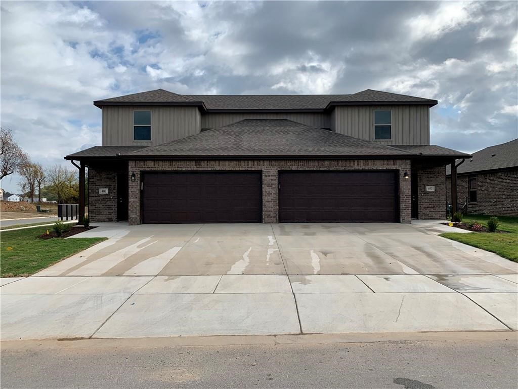 Great Location and close to everything Bentonville and Centerton have to offer. Split floor plan w/ 2 car garage, granite counter tops, ceramic wood look tile flooring, 6ft privacy fenced yard and more. *Pictures may not be of exact unit available. Flooring and paint styles & colors may vary.