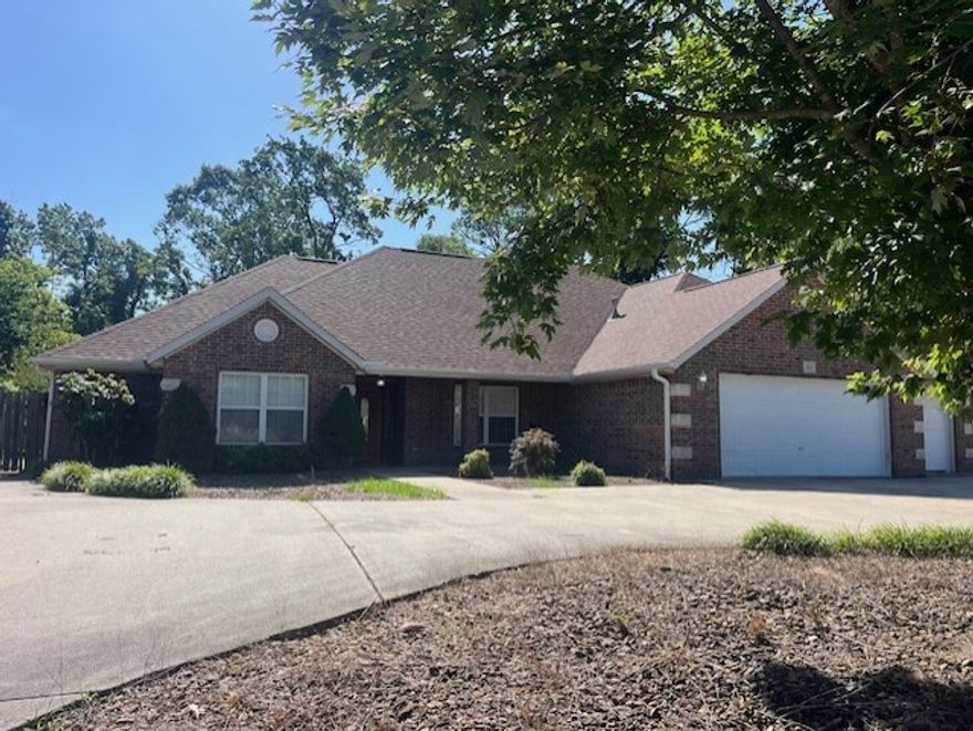 Beautiful 4 bedroom 2 1/2 bath with spacious 3 car garage and circle drive in Tunbridge Subdivision. Large kitchen with double ovens and open space to work in. Large walk-in pantry. Eat in kitchen and a formal dining area. Office room as well! Split floor plan, all wood floors. Ample walk-in closets with built ins! Fireplace in living room and primary bedroom suite.  Large covered back patio with private fenced in yard. All of this close to trails, Downtown Square and everything Bentonville has to offer.