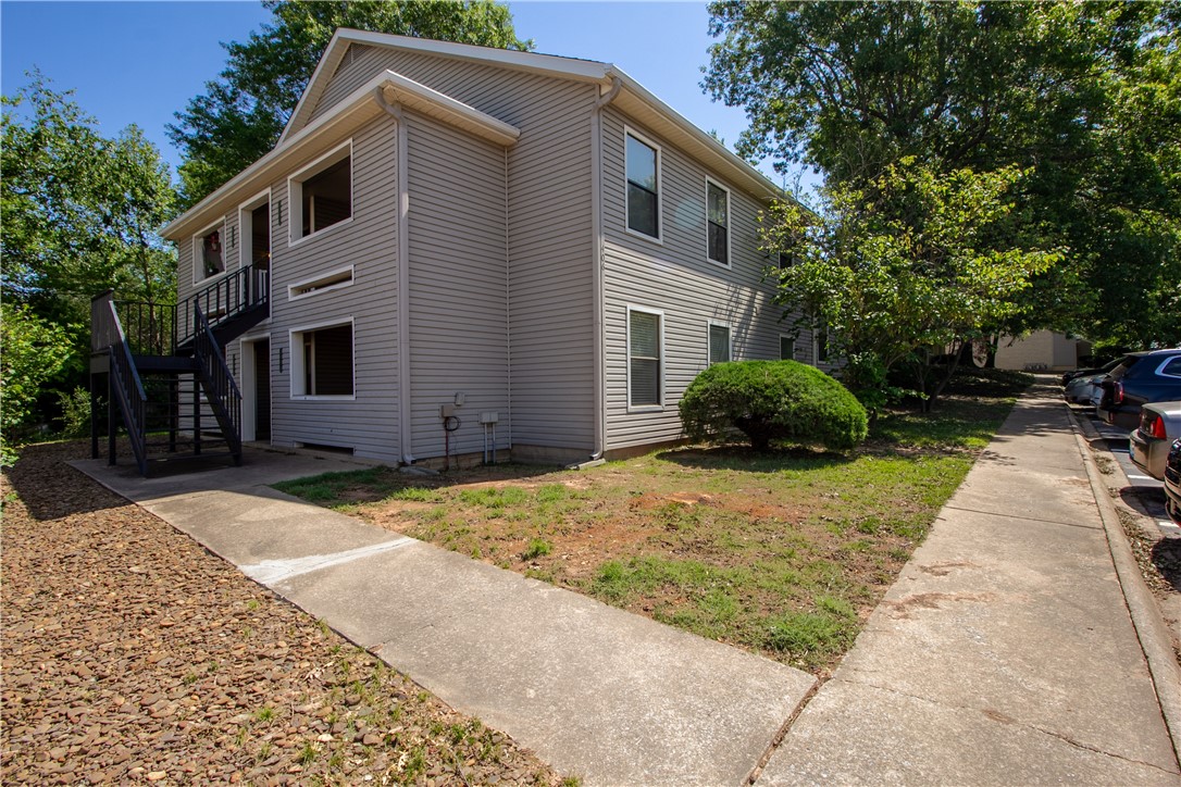 Discover comfort & convenience in this charming 1-bedroom, 1-bath condominium located in the heart of Northwest Arkansas. With 696 square feet of thoughtfully designed living space, this home is perfect for a single occupant or couple seeking low-maintenance living. Nestled in a quiet & peaceful condo community, you'll enjoy easy access to everything-from shopping at the Northwest Arkansas Mall to dining, movie theaters, and outdoor recreation at Lake Fayetteville Park. Commuting is a breeze with Interstate 49 just minutes away. Don't miss this opportunity to enjoy affordable, centrally located living in a welcoming neighborhood.