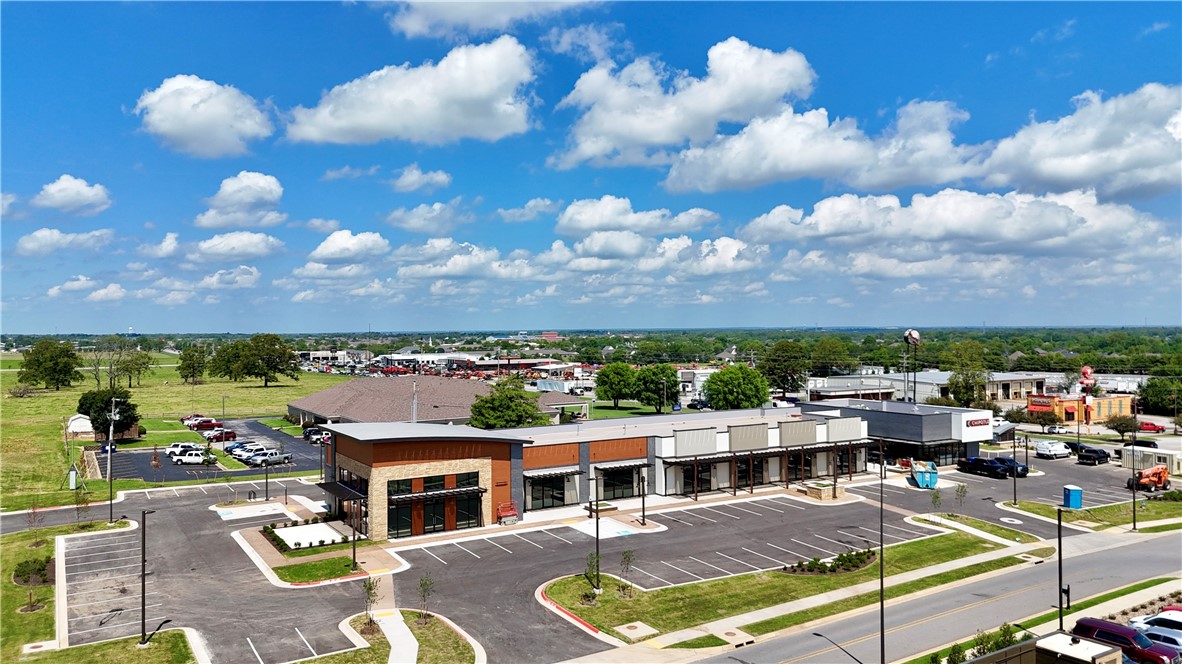 • Phase 3 now leasing of a new upscale mixed-use development including retail, restaurants, office and entertainment
• Frontage on Highway 412 (W Sunset Avenue) and Gene George Blvd
• Near Sam’s Club and Interstate 49
• Offers excellent access to I-49 north/south, Don Tyson Parkway and to Tontitown and Siloam Springs
• Abundant new developments in the area including the Children’s Center for Health & Wellness, Highlands Oncology, Arkansas Children’s Hospital, Arkansas Blue Cross Blue Shield regional office building and under construction UAMS Sports & Orthopedic Medicine building at 185,000 square feet.