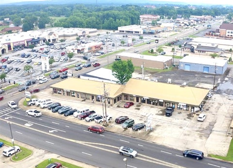 Photo of 127 E Parkway Drive, Russellville, AR 72801 (MLS # 1356275)