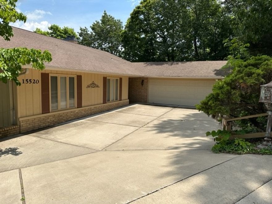 Beautiful home with stunning panoramic views of Beaver Lake.  Close to Prairie Marina.  Short drive to downtown Rogers.