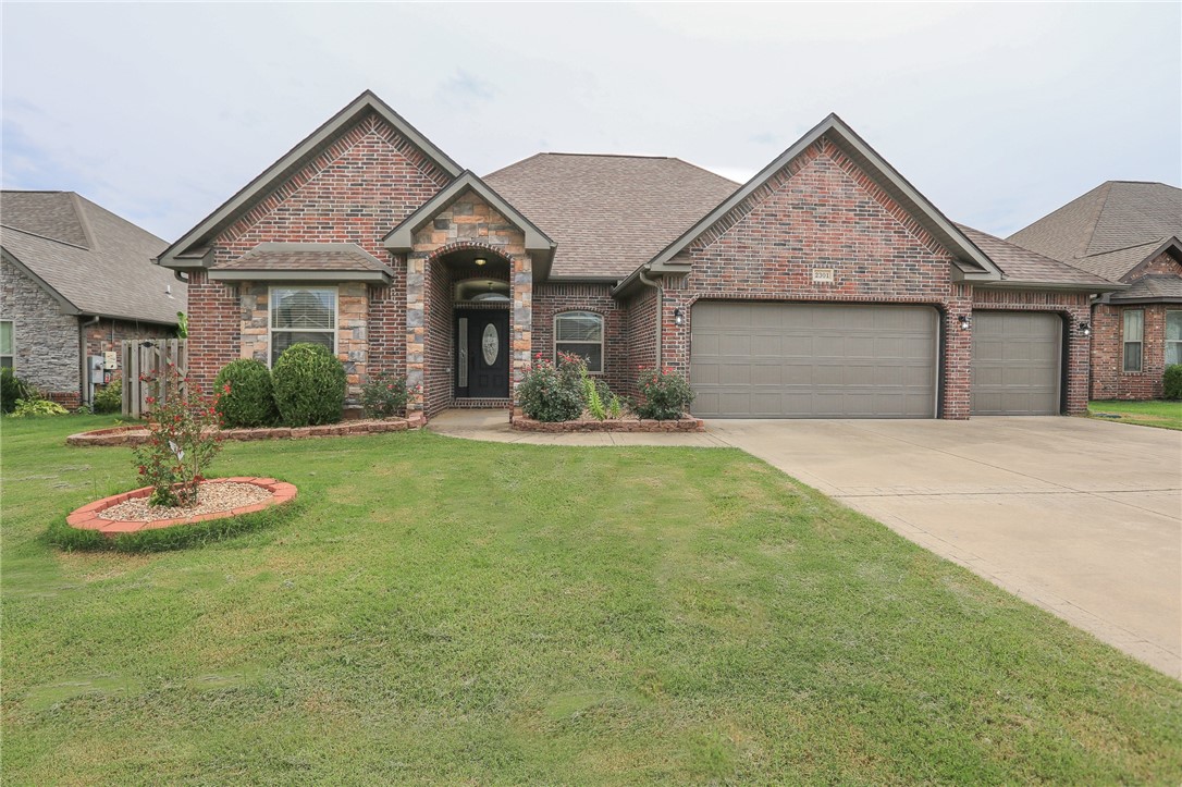 Welcome to this beautifully maintained home in the Thornbrook Village subdivision in West Bentonville. Located in the heart of Bentonville, this 4 Bedroom, 3.5 bath home has modern updates, a functional floor plan and in a great location for comfortable living. The open concept living and kitchen has large island, stainless appliances and ample cabinetry. The split bedroom floor plan, has the primary bedroom and large bath on one end of the home, with the secondary beds and bath on the other. The upstairs has more flex space for the other bedroom, or could be used for an office, playroom or bonus room. An oversized, 3 car garage rounds out the amenities. Pets are negotiable with additional Pet Deposit.