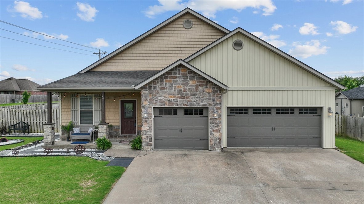 Fresh new paint, new roof in 2020, HVAC 2023, one year home warranty. Perfectly located in the heart of Pea Ridge! Easy drive to Bentonville, 7.9 miles to the new Walmart home office. Short drive to beautiful Beaver lake. This superb home design is perfect for relaxing, entertaining, getting your work done or crafting. The fourth room space can be used to set up a lovely hobby room or your home office. The three car garage gives you even more flexibility for hobbies. Six large closets, pantry and oversized garage shelving provide generous storage throughout the house. Step inside the unique entryway, pass the dramatic formal dining room and enter the open living area. The spacious kitchen offers an eat in area with french doors inviting you outsie the covered patio for entertaining. All the passageways of this home are oversized and comfortable. Come feel all the space this home has to offer.