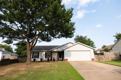 Photo of 1459 Fredonia Street, Springdale, AR 72762 (MLS # 1362516)