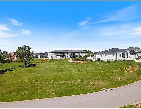 ESTATES AT SOUTHGATE, THE-ROGERS - Land