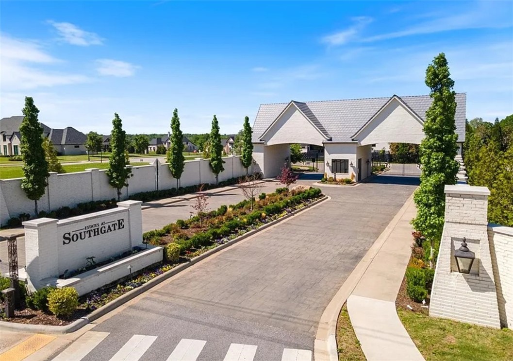 ESTATES AT SOUTHGATE, THE-ROGERS - Land