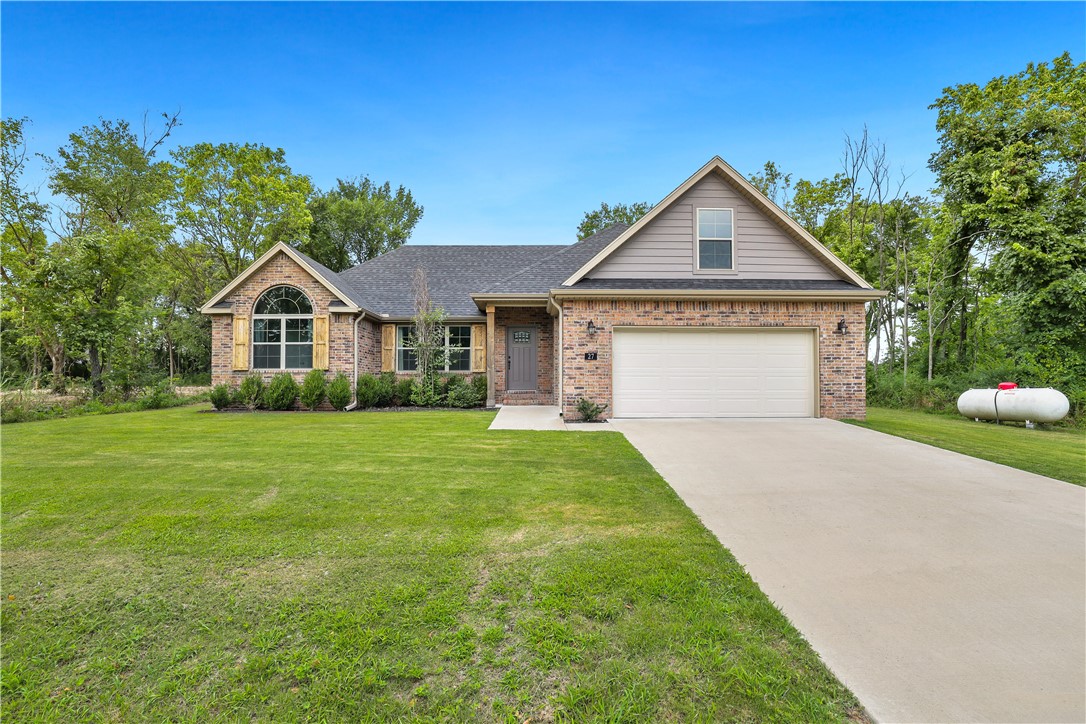 Welcome to this well maintained 3 bed, 2 bath home in the Highlands area of Bella Vista. Located in a great neighborhood, this beautiful home is in close proximity to the bypass and I49. Upon entering the home, you will be greeted by a split floor plan and tall ceilings in the living room. This open space flows into the kitchen area that is equipped with granite countertops and stainless steel appliances. The large primary bedroom provides ample natural light and tray ceilings. The expansive yard is flat and features a covered back patio for entertaining or relaxation. This is a wonderful opportunity to own a like-new home built in 2020 ideal for investors or first time home buyers!