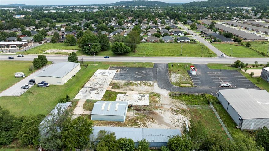 Prime commercial lease opportunity on E. Robinson with unbeatable visibility and right off of Hwy 412 East! This 2,000 SF warehouse is paired with secure fenced yard space, making it ideal for storage, distribution, or a wide range of business uses. The building is equipped with electricity, while water and sewer are available on site but not currently connected. Zoned C-2 commercial, this property offers flexibility and room to grow. Tenants are responsible for verifying requirements with the City of Springdale for their intended use. Attached documents for zoning. Front concrete pad area could also be for lease, inquire if interested.