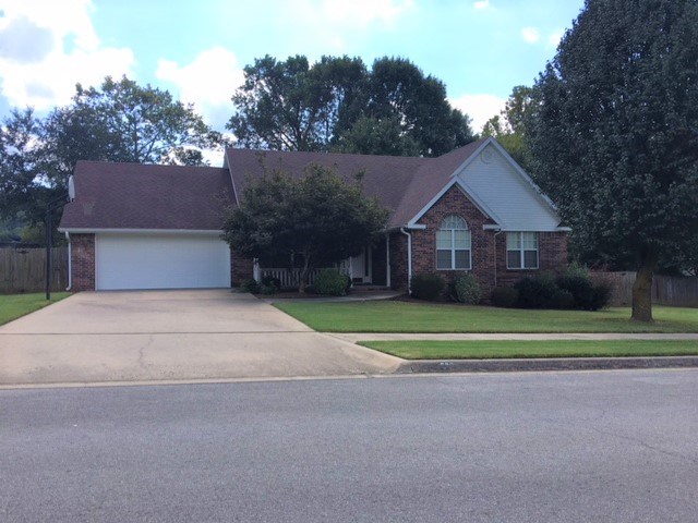 Super location in Sequoyah Meadows with a very private back yard. Great floor plan with open kitchen, large rooms and well maintained. HVAC is 2 years old, hot water tank is 5 years old. House is in excellent condition.