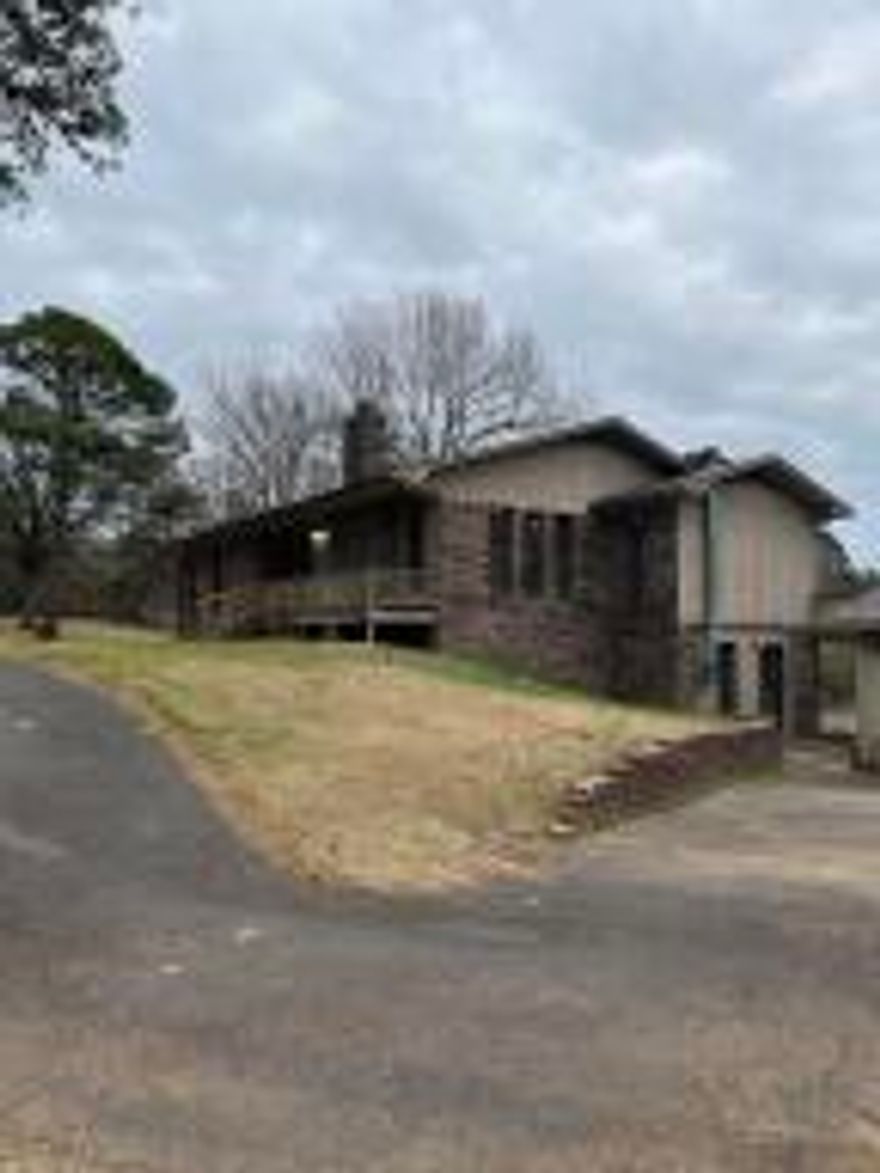 Gorgeous open floor plan 3-bedroom 3 bath home on 1.5 acres. This home has the feel of country living yet close to town and lake Dardanelle. Living Room upstairs features a beautiful fireplace open to the kitchen/ dining area.Downstairs features another bonus room area with built in shelving.Enjoy your evenings on the back deck relaxing overlooking the large back yard.