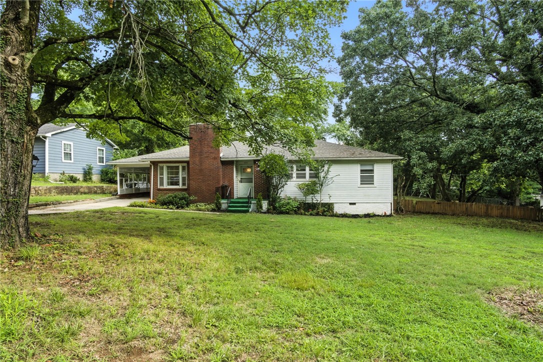 Here's an outstanding opportunity in one of Fayetteville's most desirable areas. Located just 1.5 miles from the University of Arkansas, 0.5 mile from Wilson Park, and 1.3 miles from downtown Fayetteville, this property is perfectly positioned for student housing with steady rental income and holds great potential for a profitable flip with timeless charm!
ATTENTION INVESTORS!! With a new roof in 2024, a few small updates completed and close proximity to campus and Dickson street's vibrant night life, demand for this location is high. Don't miss your chance to invest in this prime Fayetteville property!