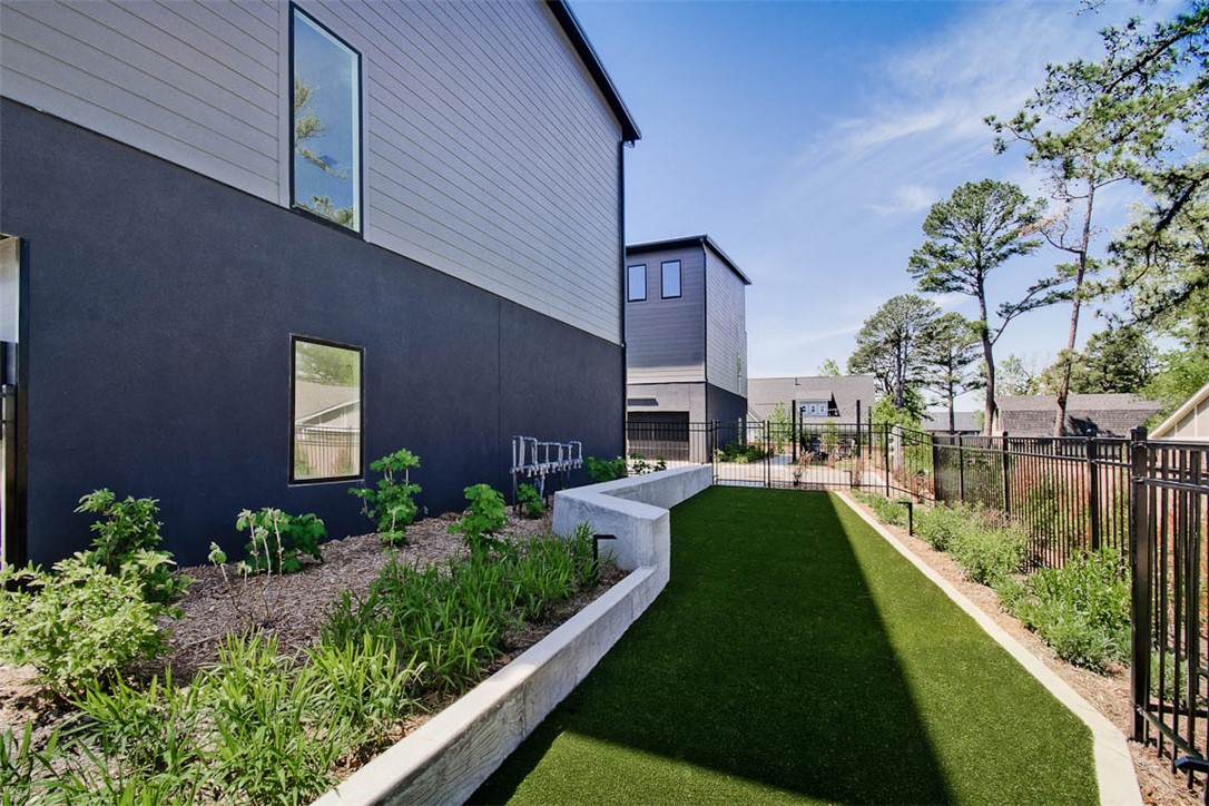 9TH & A HORIZONTAL PROPERTY REGIME-BENTO - Residential