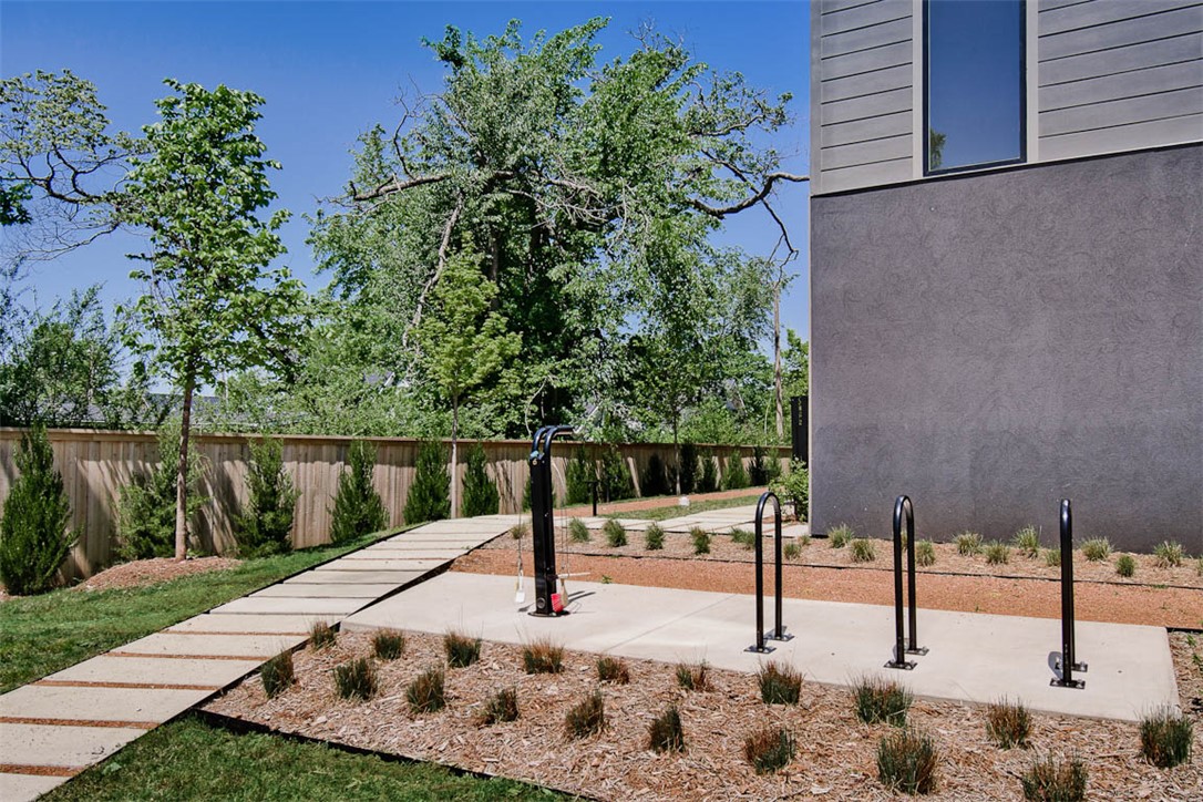 9TH & A HORIZONTAL PROPERTY REGIME-BENTO - Residential