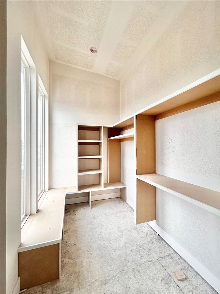 9TH & A HORIZONTAL PROPERTY REGIME-BENTO - Residential