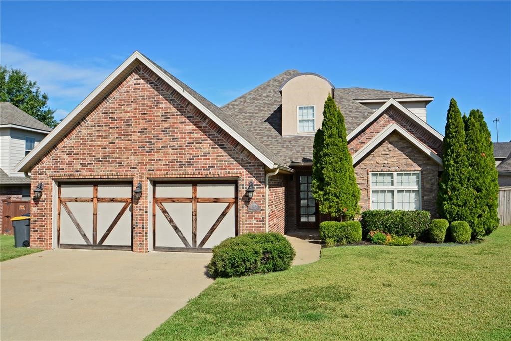 Beautiful 4 bed 3 bath home with an open floor plan, wood floors, granite countertops and a community pool. Two living areas, large fenced in backyard. Great location in Creekwood Subdivision. Close to restaurants, shopping and entertainment!
