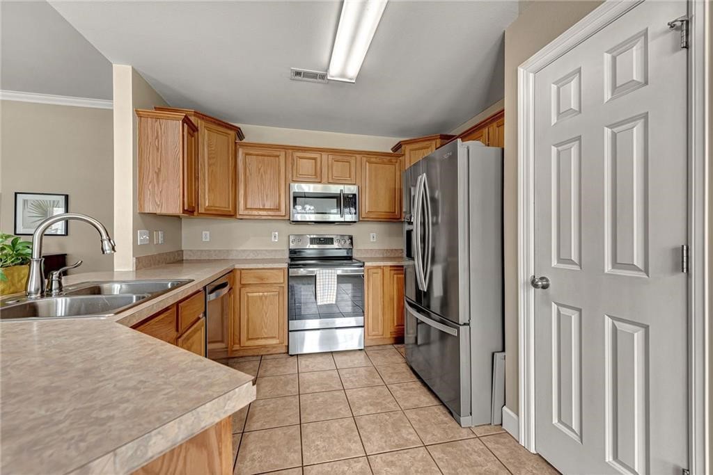 Crazy Eight Sub - Residential Lease