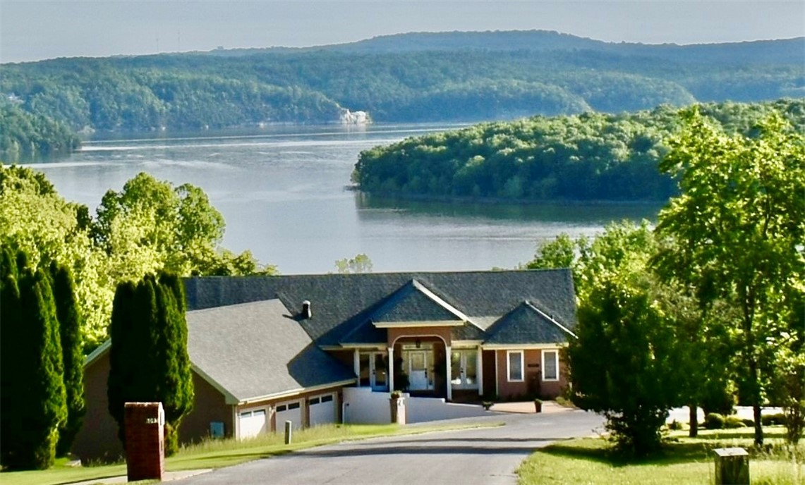 Count boats not cars. Amazing views in an amazing house. Lake views from every room in the house (except one). Modern with Southwest accents throughout. Great house for entertaining or just enjoying. Resort-feel. Huge garage. UPSTAIRS: ensuite w/2 w-in closets, w/laundry, dual walk-in Shower, Jacuzzi Tub & toilet room. Large open concept kitchen, living, dining area w/magnificent views of the lake & pool from every room & upper deck. Pantry, powder room and amazing chef-friendly kitchen.
DOWNSTAIRS: Easily make into apartment w/3 additional bedrooms, Galley Kitchen, Fireplace, Laundry & open-concept living/dining area with walkout access to Lower deck and pool.
2024 Upgrades: New roof and HVAC system, New Trek Decking, Pool Equipment (Pump and Salt Cell).
Whole House Automation (Wireless Lights, Fans, Security, 2 of the 3 Garage Doors).
Garage is 12' Tall.
Adjacent lot is available Parcel #15-11932-000 (.43 acres) to the East of the House.
2 marinas 2.4 miles
DWNTWN Rogers 13 and
New WMT HO 26 min drive.