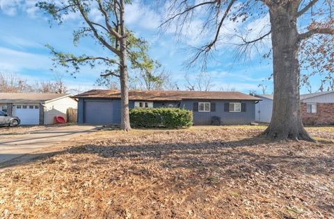 Photo of 811 N 30th Street, Rogers, AR 72756 (MLS # 1330464)