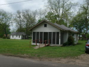 GREAT RENTAL OPORTUNITY!!!!! OR FIRST TIME HOME BUYER!!! FRAME HOME W/ 2 BEDROMS 1 BATH, LIVING ROOM, KITCHEN,SCREENED IN FRONT PORCH, LARGE LOT, PORTABLE CARPORT 12X20, 2 SHEDS (1)10x13 (1)20x16, WASHER, DRYER AND REFRIGERATOR STAY. WALKING DISTANCE TO WALMART, HOSPITAL CLINIC, FIRE STATION CITY HALL, RIVER.POSSIBLE OWNER FINANACE